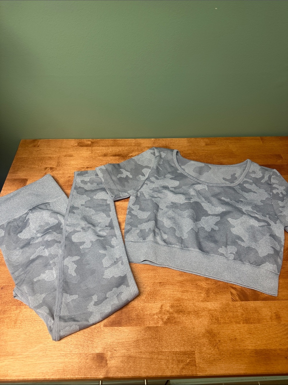 NWOT Shein- Womens Gray camo matching workout set- size large,